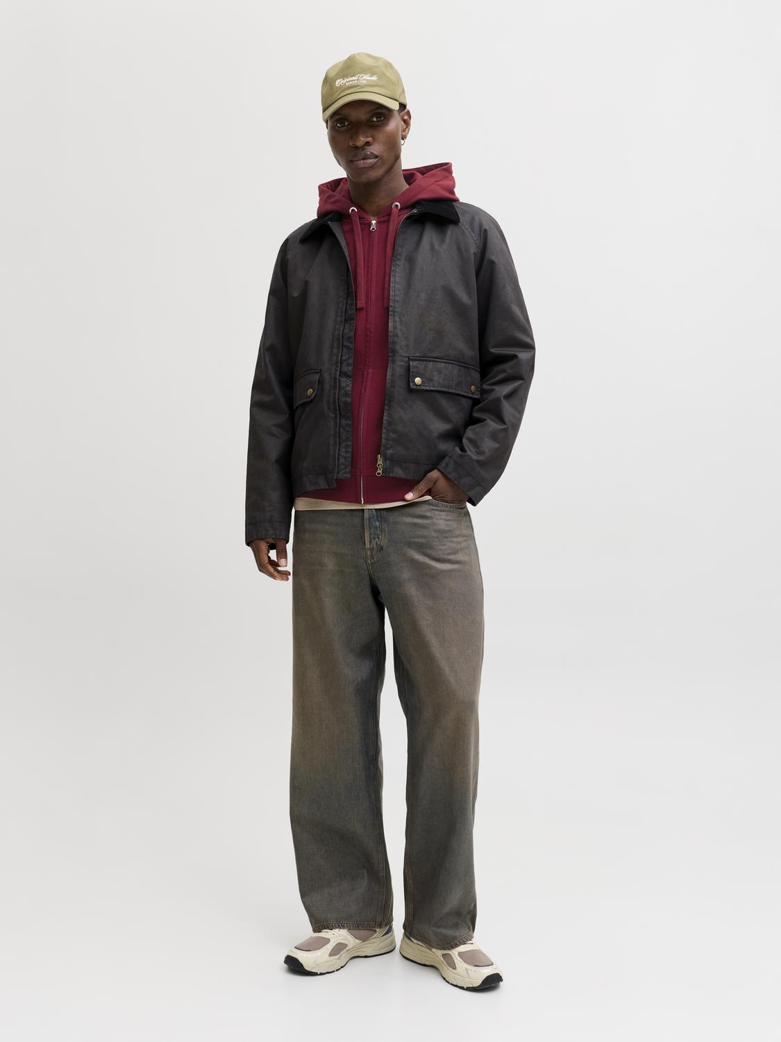 model_shot-front_full